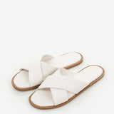 Moteriškos odinės įspiriamos basutės