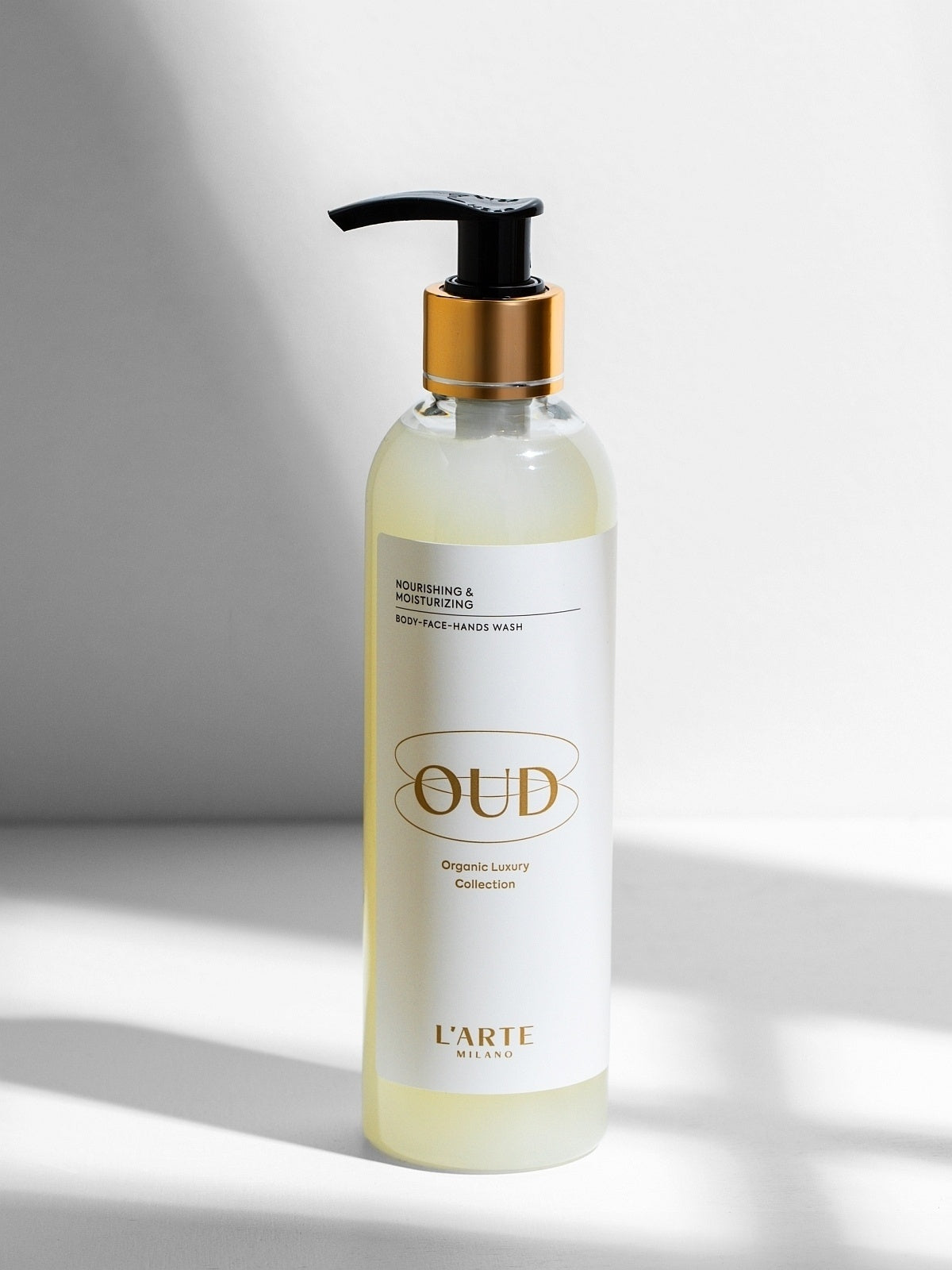 Maitinantis ir drėkinantis kūno-veido-rankų prausiklis „Oud“, 250 ml
