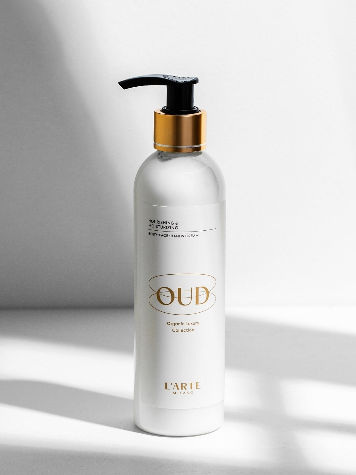 Maitinantis ir drėkinantis kūno-veido-rankų kremas „Oud“, 250 ml