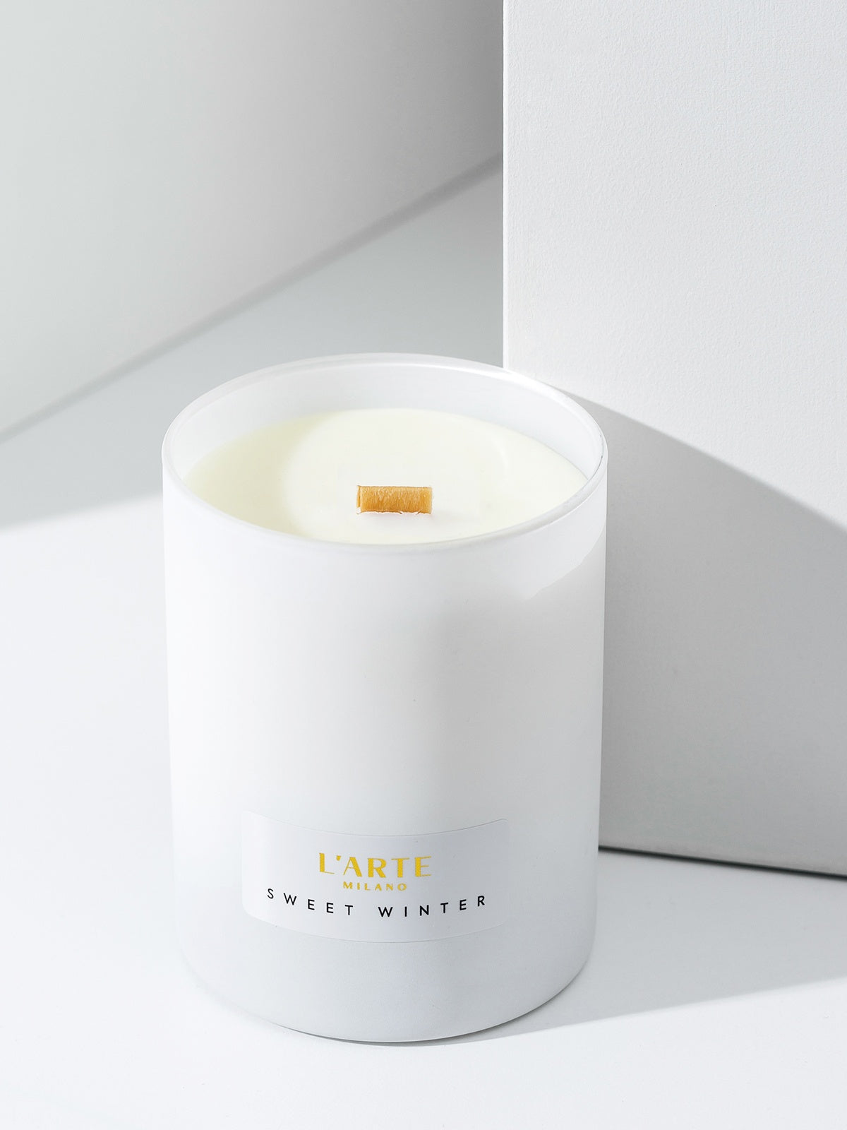 Kvapioji sojų vaško žvakė su medine dagtimi „Sweet Winter”, 210 g