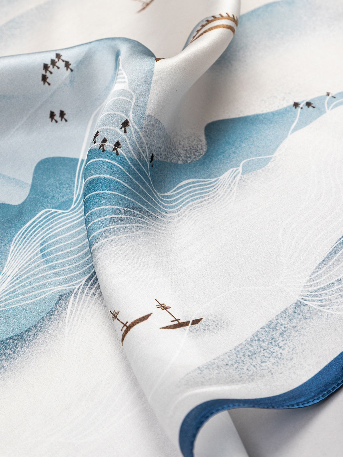 Moteriška šilkinė skarelė