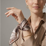 Moteriška šilkinė skarelė