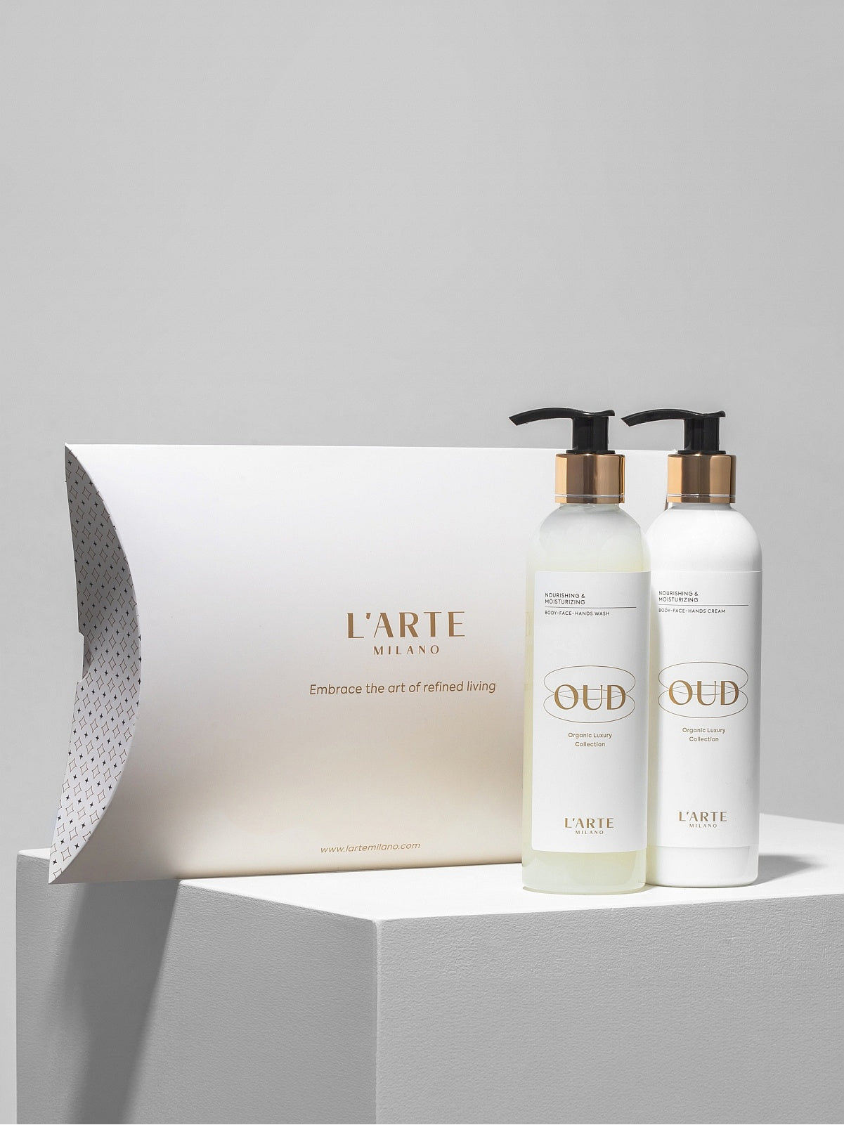 Maitinantis ir drėkinantis kūno-veido-rankų rinkinys „Oud“: prausiklis 250 ml + kremas 250 ml